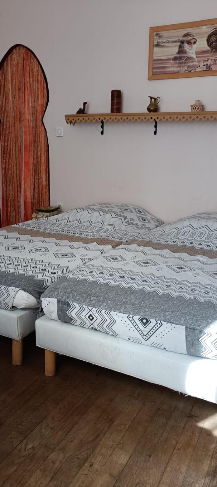 Chambre D'Hote Dans Maison Atypique Possibilite 1 Lit Supplementaire Pour 15 Euros Sancoins Luaran gambar