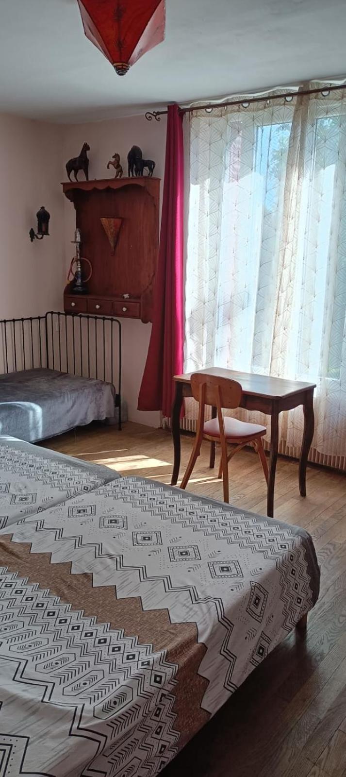 Chambre D'Hote Dans Maison Atypique Possibilite 1 Lit Supplementaire Pour 15 Euros Sancoins Luaran gambar