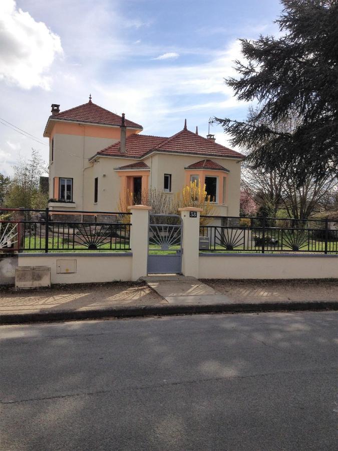 Chambre D'Hote Dans Maison Atypique Possibilite 1 Lit Supplementaire Pour 15 Euros Sancoins Luaran gambar